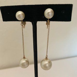 VINTAGE TRIFARI PEARL DROP CLIP ON EARRINGS